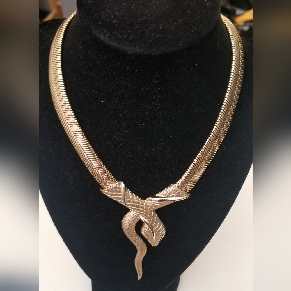 Vintage snake herringbone gold tone necklace